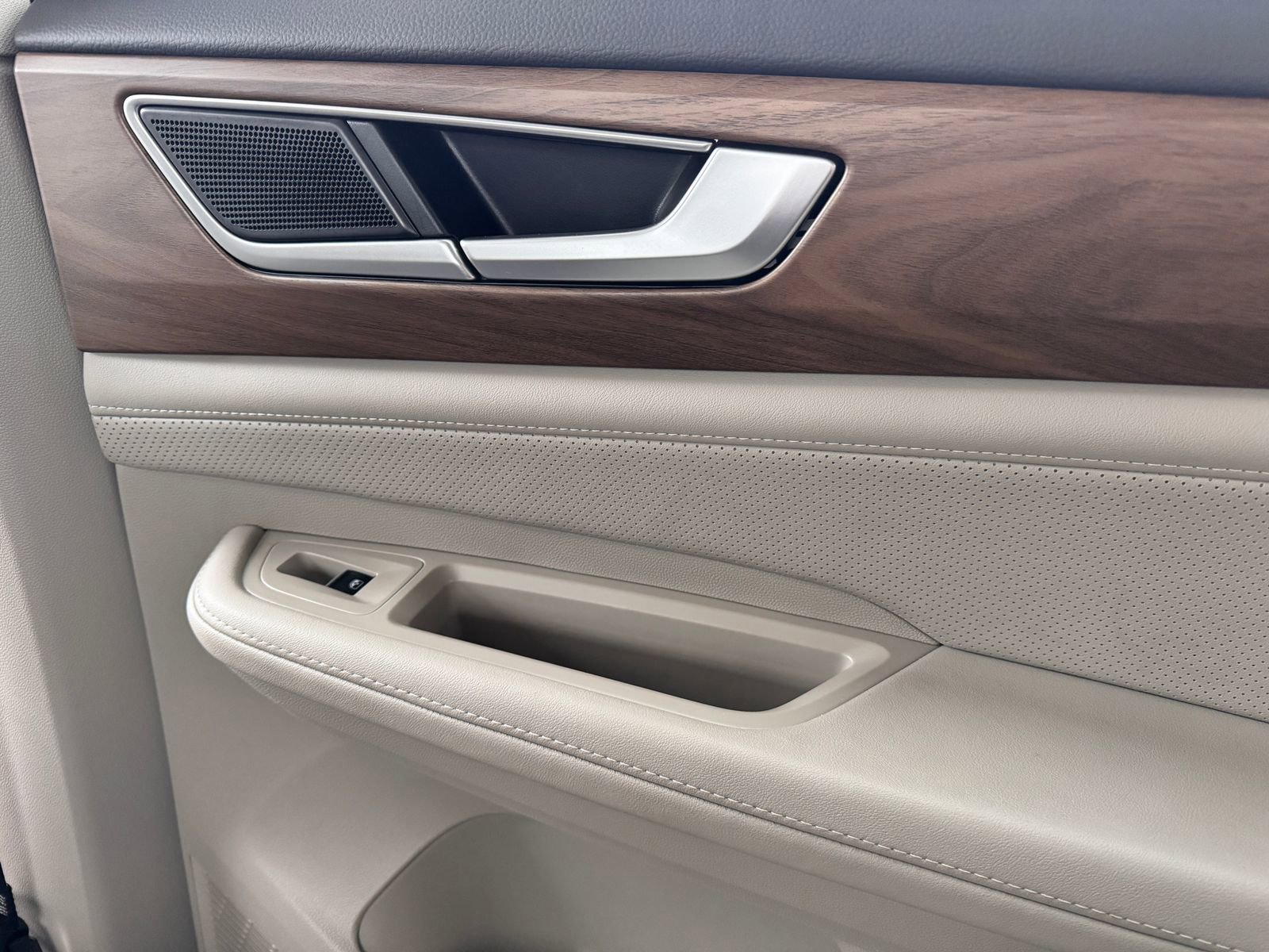 Used 2024 Volkswagen Atlas SE image 29