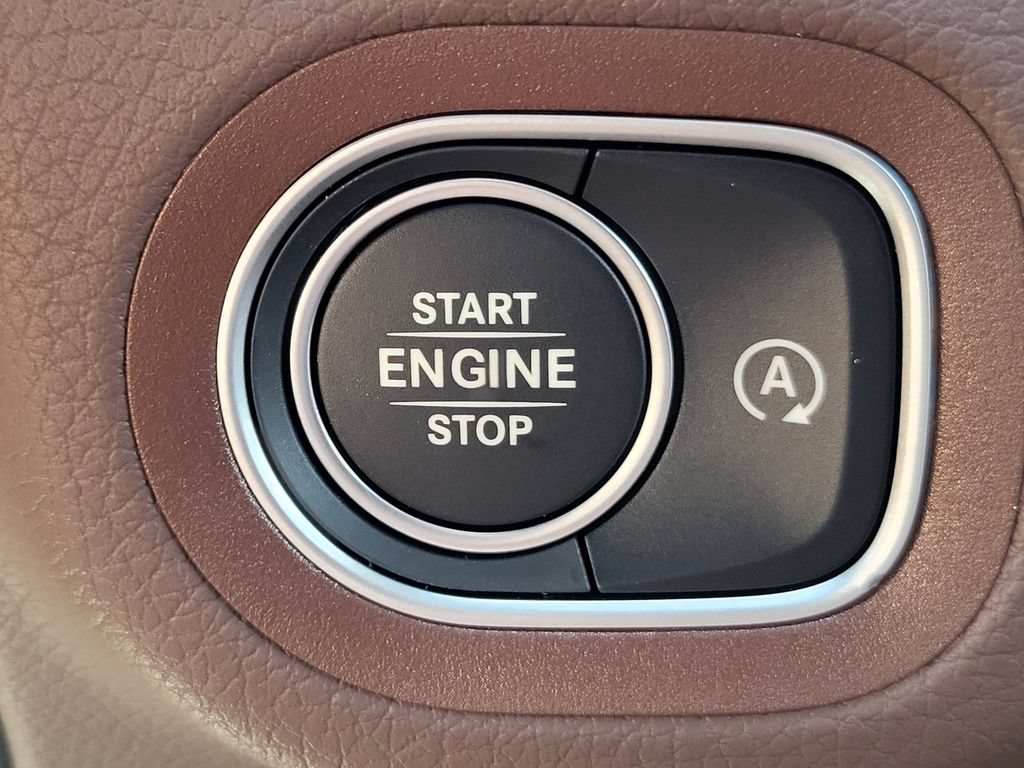 Used 2025 Mercedes-Benz GLS 450 4MATIC image 31
