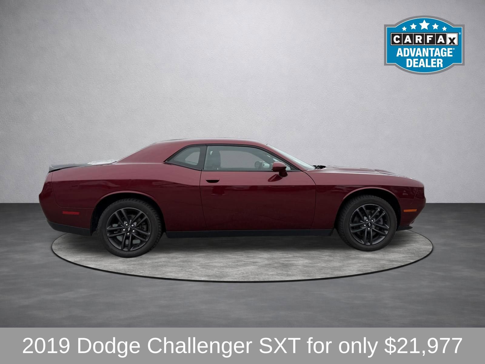 Used 2019 Dodge Challenger SXT w/ Blacktop Package image 2