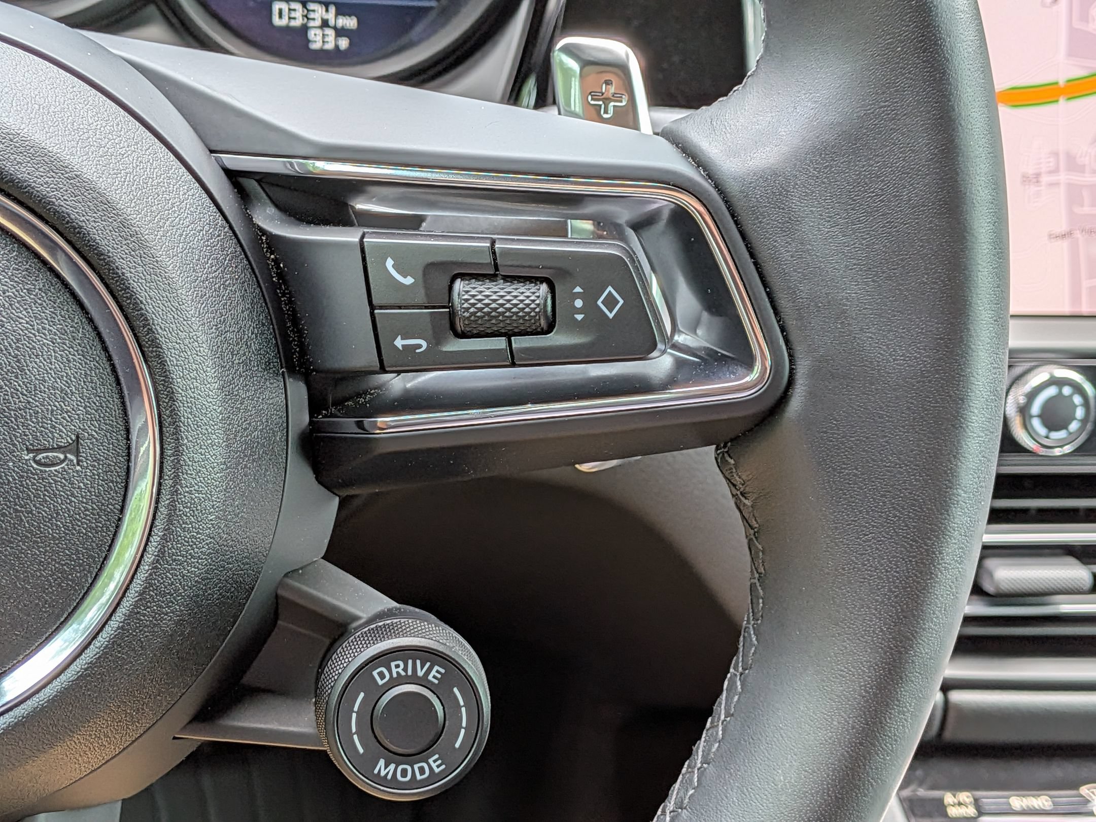 Certified 2025 Porsche Macan S AWD/4WD image 10