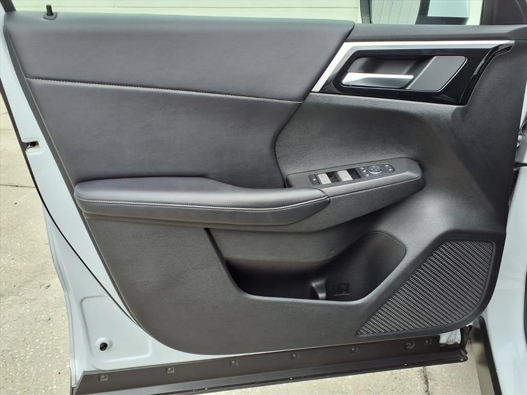 Used 2024 Mitsubishi Outlander SE FWD image 16
