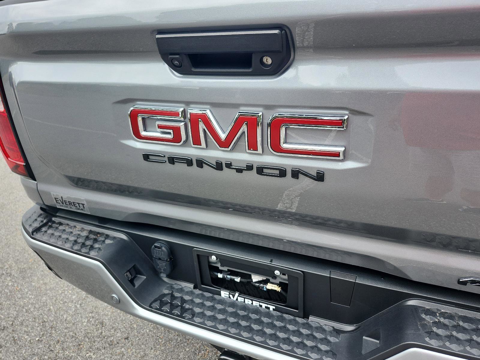 Certified 2025 GMC Canyon AT4 w/ Nightfall Edition AWD/4WD image 4