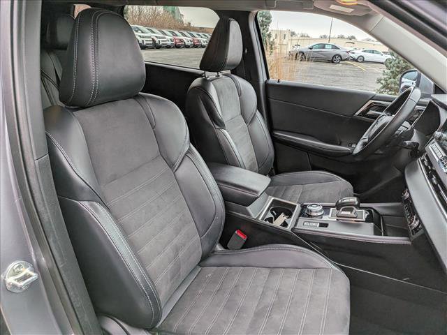 Used 2024 Mitsubishi Outlander SE image 13