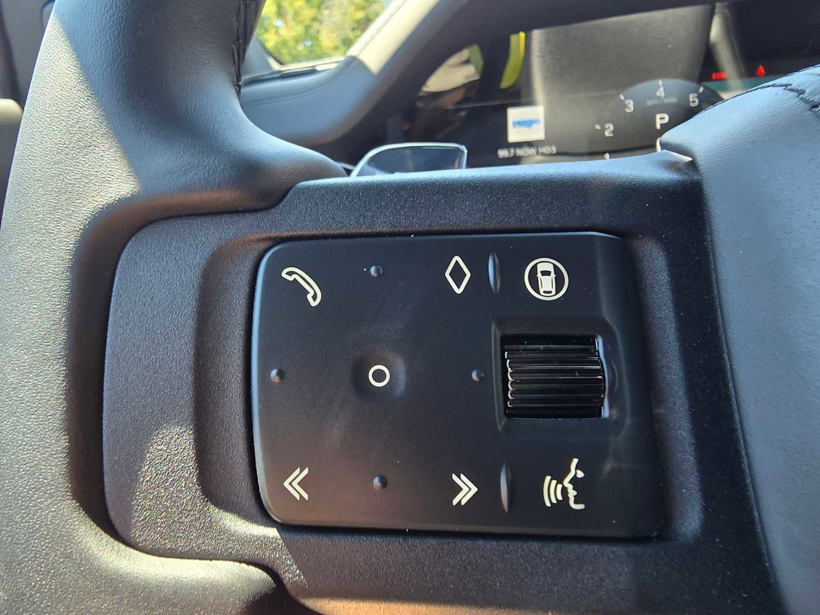 New 2025 Land Rover Defender 110 image 34