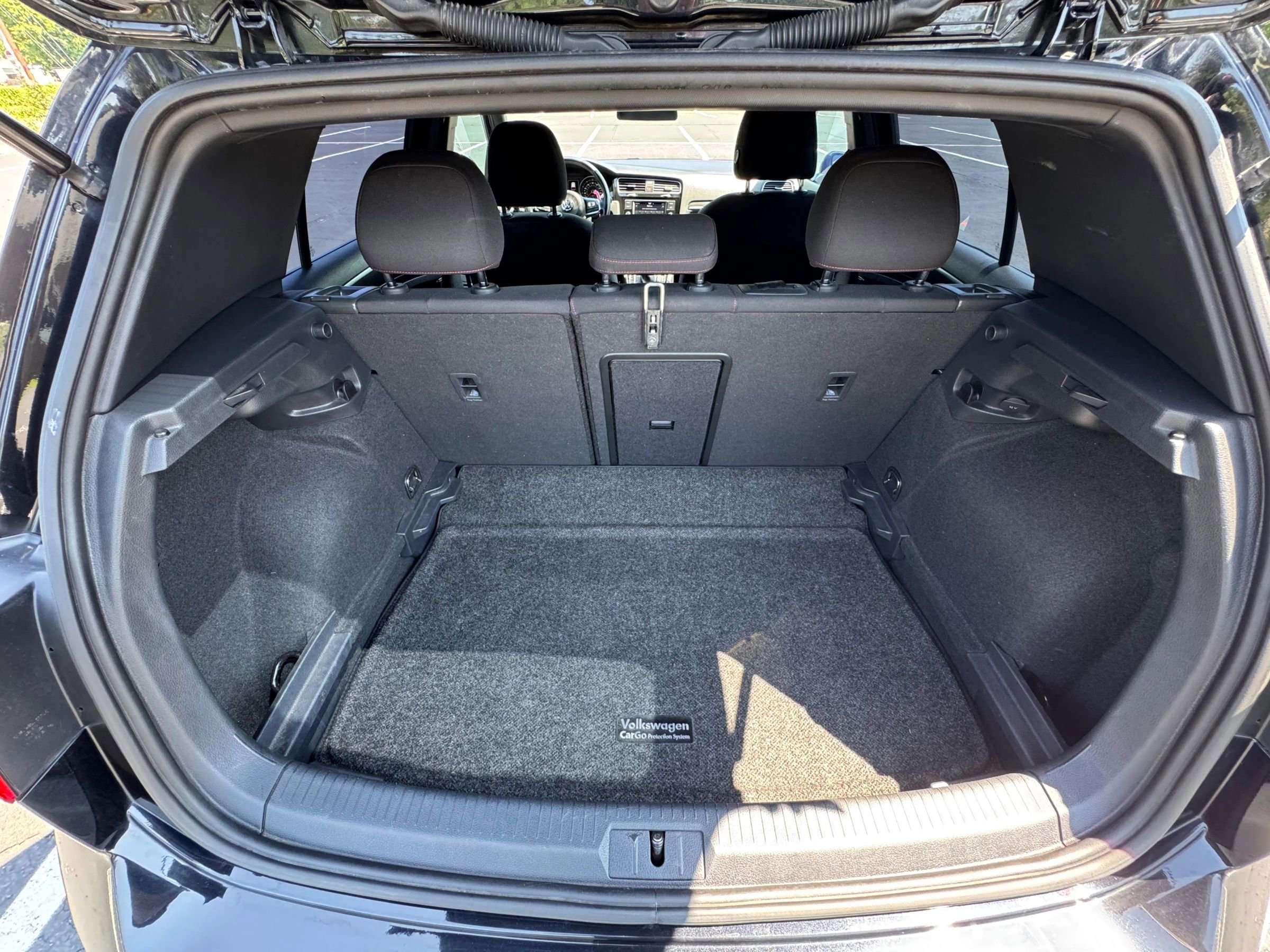 Used 2021 Volkswagen GTI SE image 9