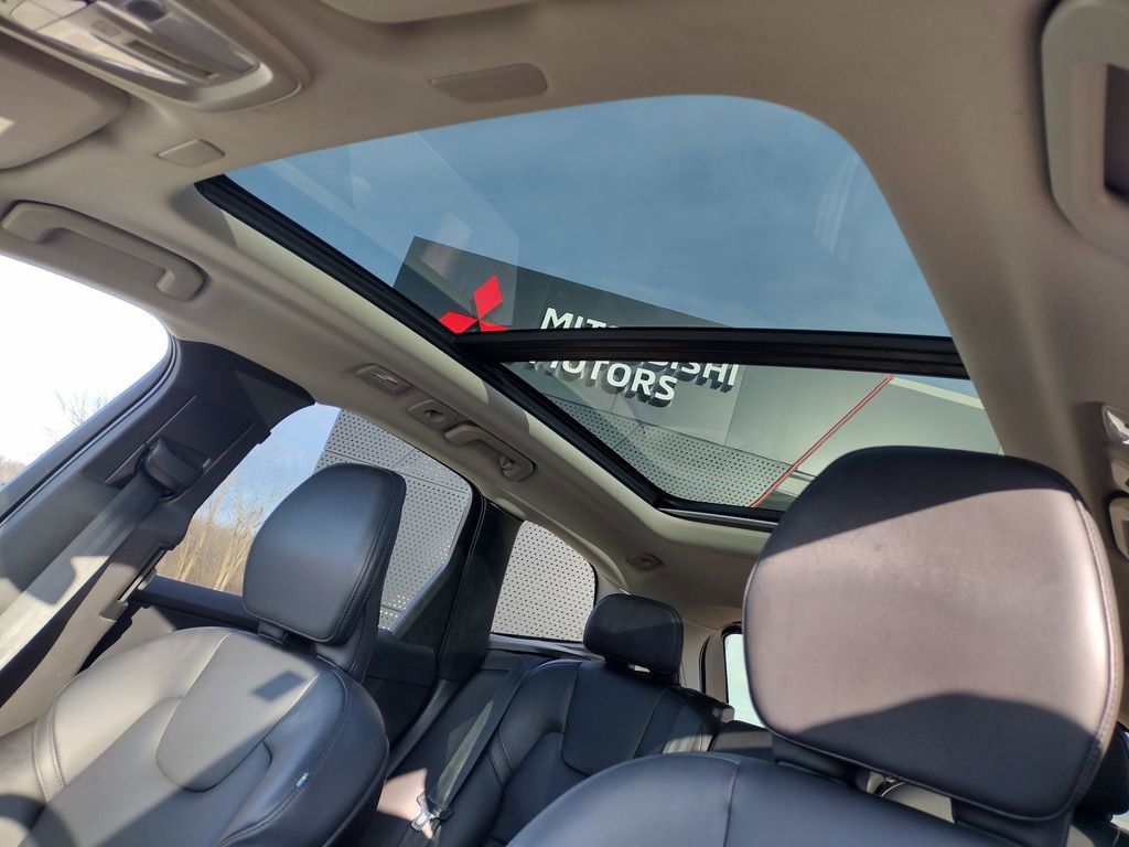 Used 2023 Volvo XC60 B5 Core image 5