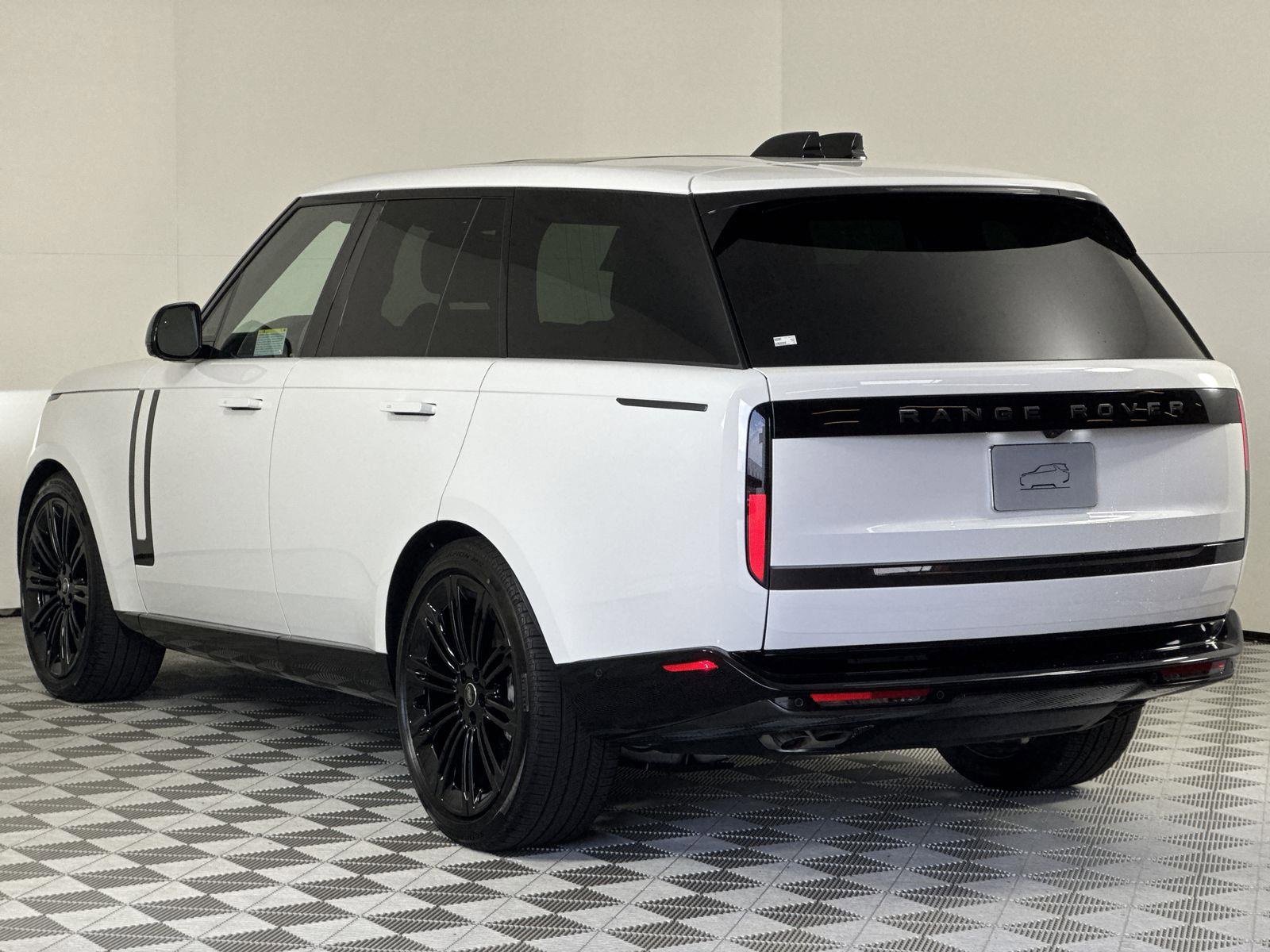 New 2025 Land Rover Range Rover SE image 3