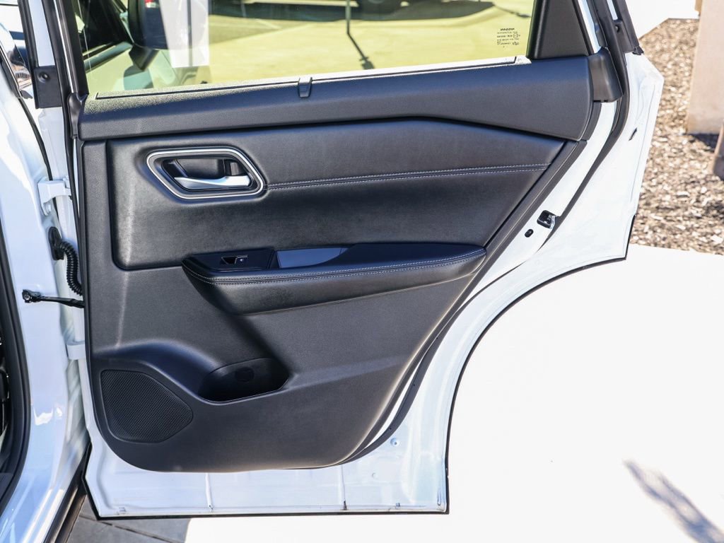 Used 2026 Nissan Rogue Platinum w/ Platinum Premium Package image 19