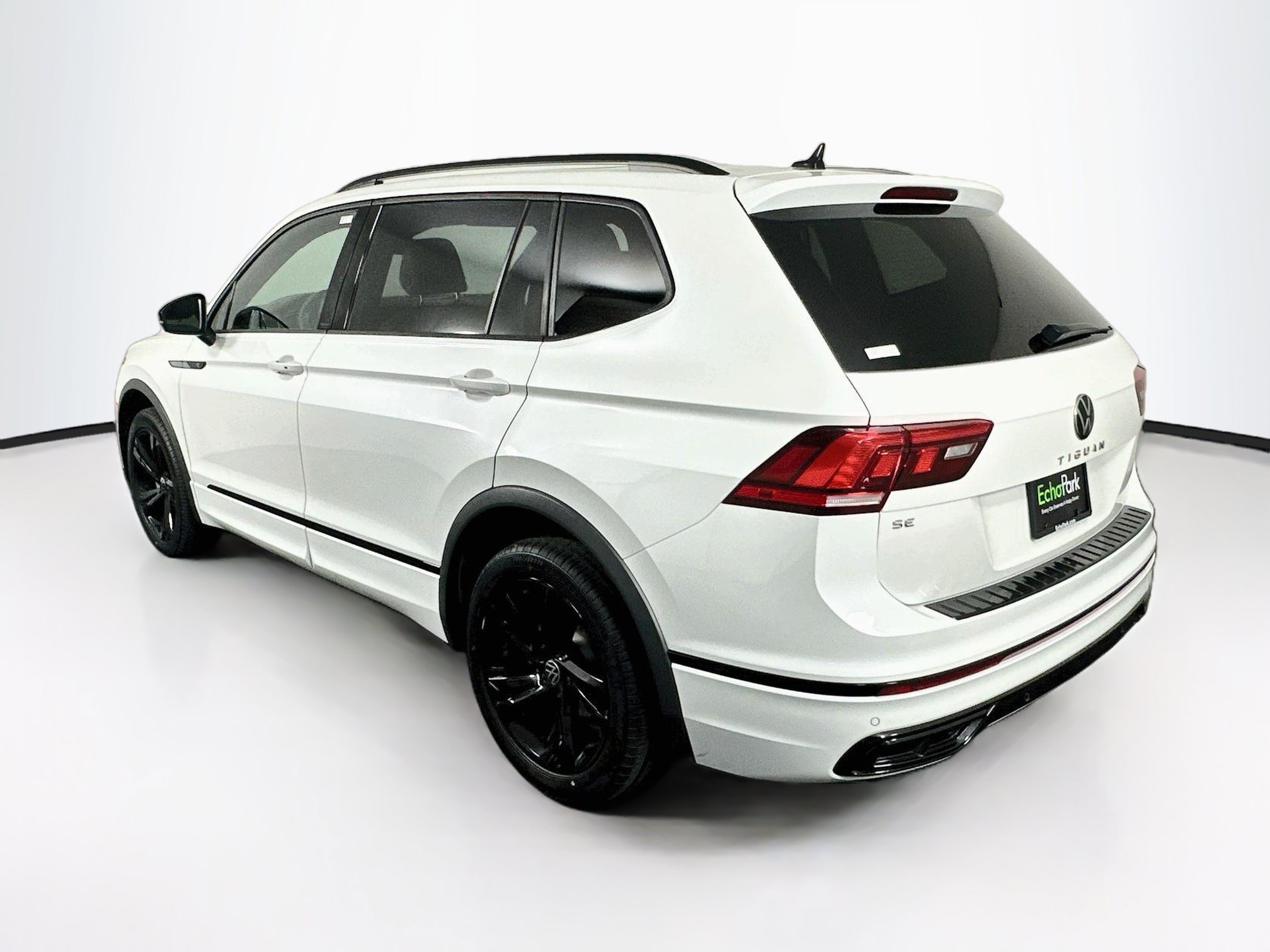 Used 2023 Volkswagen Tiguan SE R-Line FWD image 5