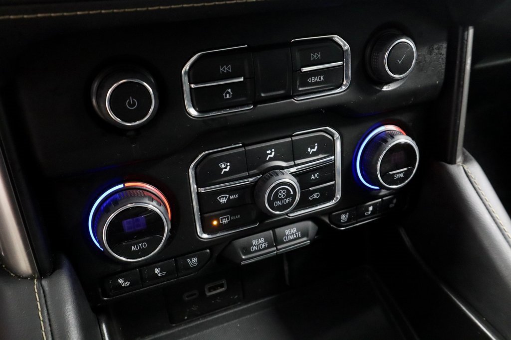 Used 2023 Chevrolet Suburban Premier image 31