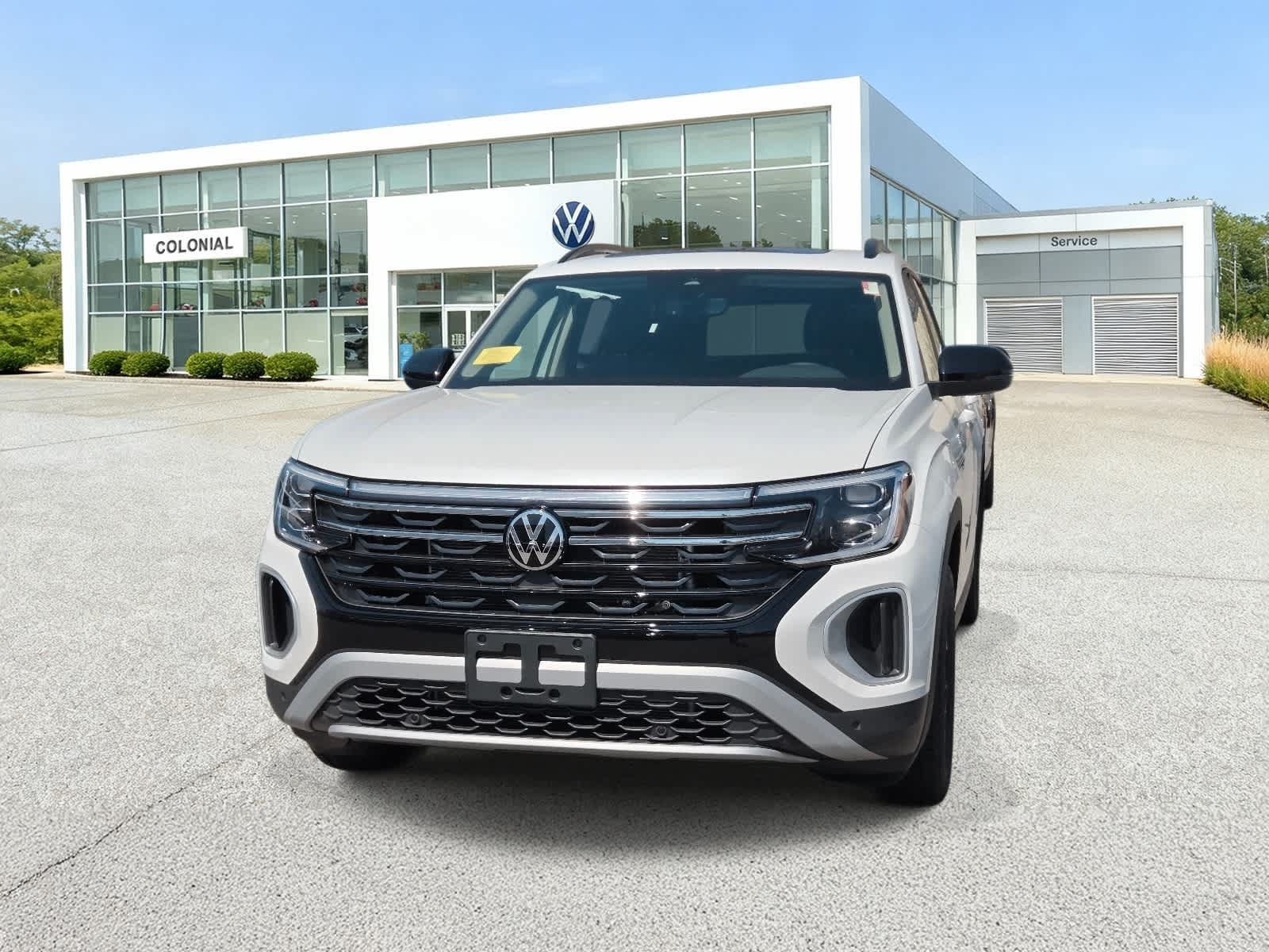 New 2026 Volkswagen Atlas Peak Edition AWD/4WD image 2