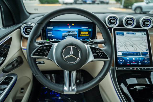 Used 2023 Mercedes-Benz GLC 300 4MATIC image 27