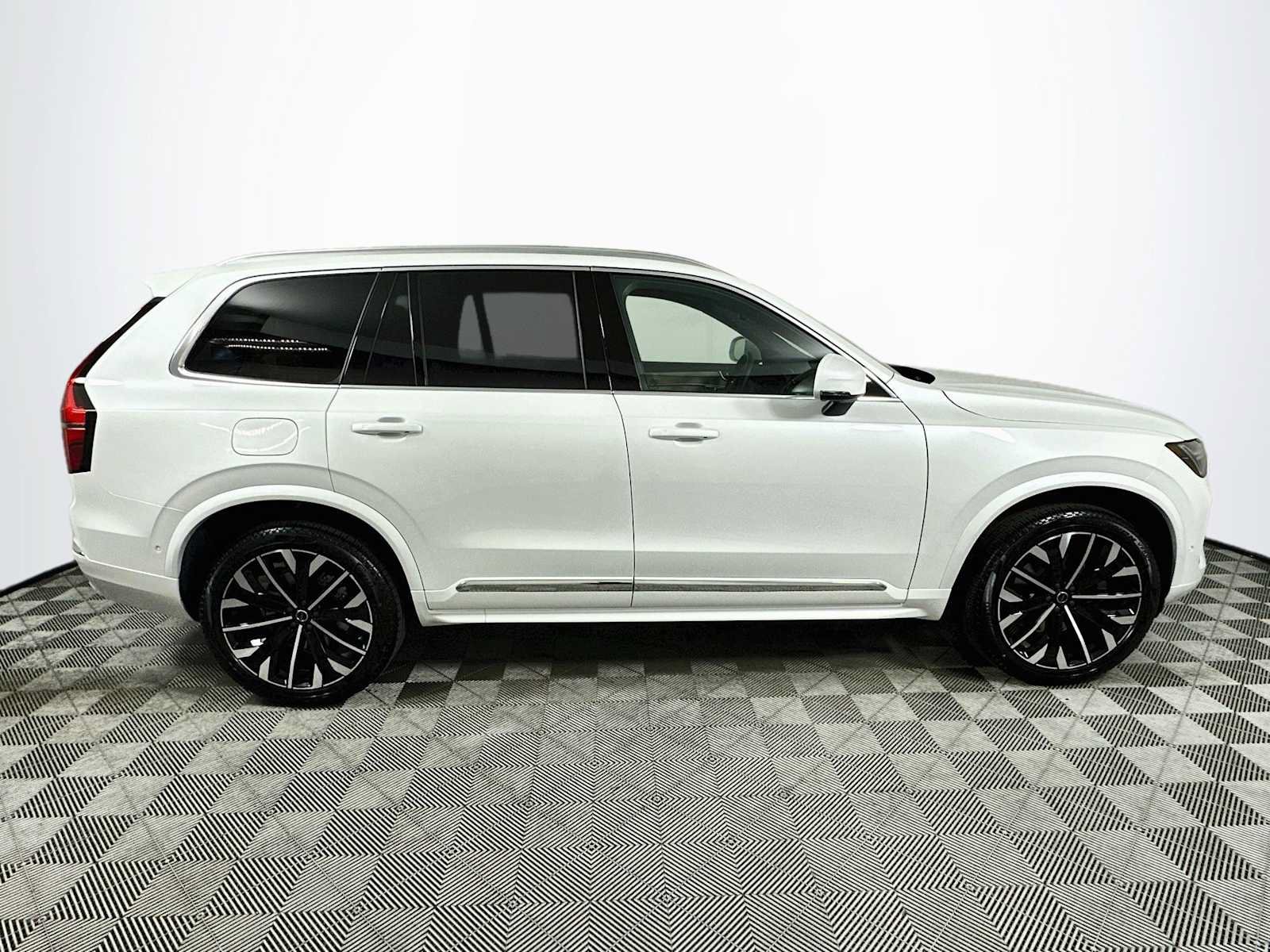 New 2026 Volvo XC90 B6 Plus w/ Protection Package AWD/4WD image 8