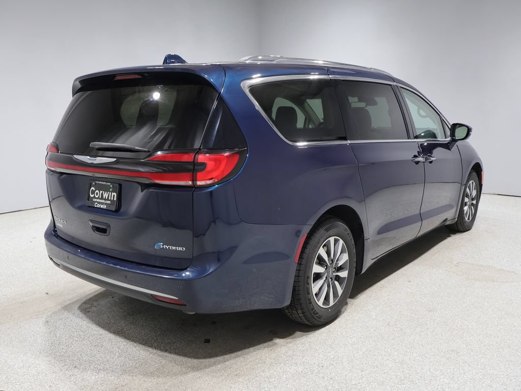 Used 2021 Chrysler Pacifica Touring-L FWD image 9