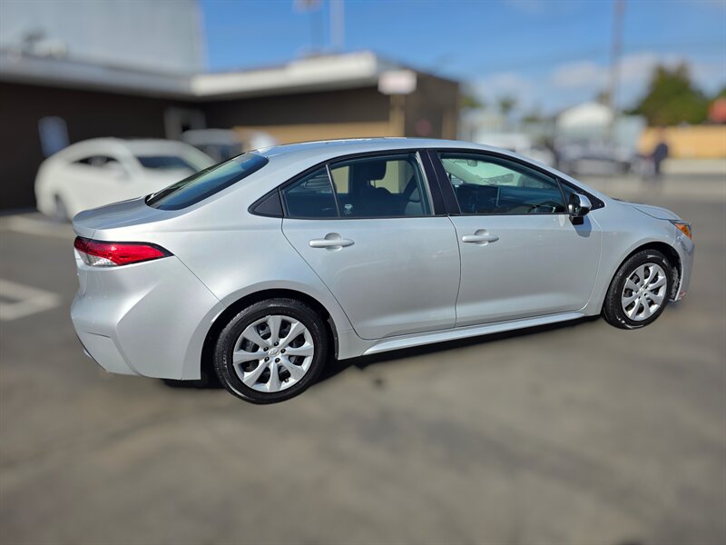 Used 2021 Toyota Corolla LE FWD image 6