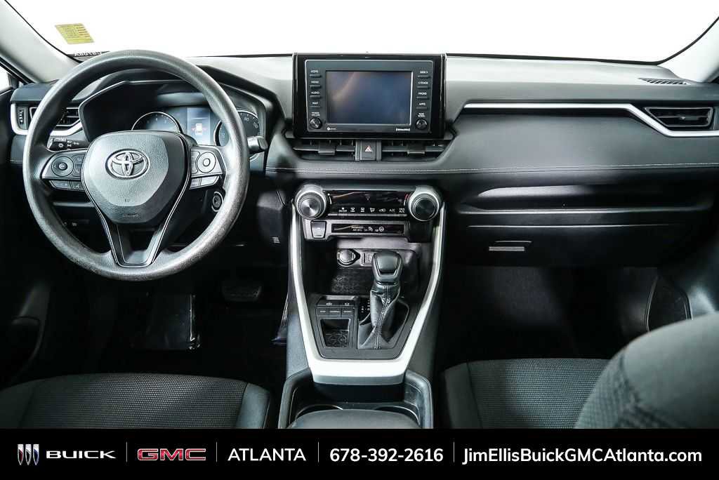 Used 2021 Toyota RAV4 LE image 18
