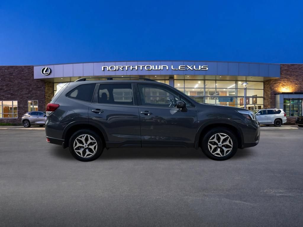 Used 2020 Subaru Forester Premium AWD/4WD image 23