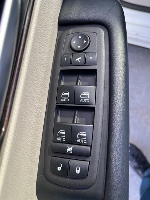 Certified 2023 Chrysler Pacifica Limited image 18