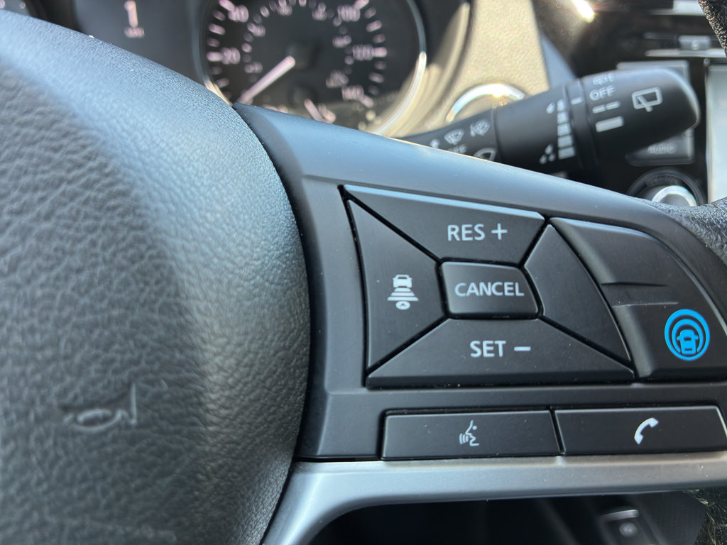 Used 2019 Nissan Rogue SV w/ Premium Package FWD image 30