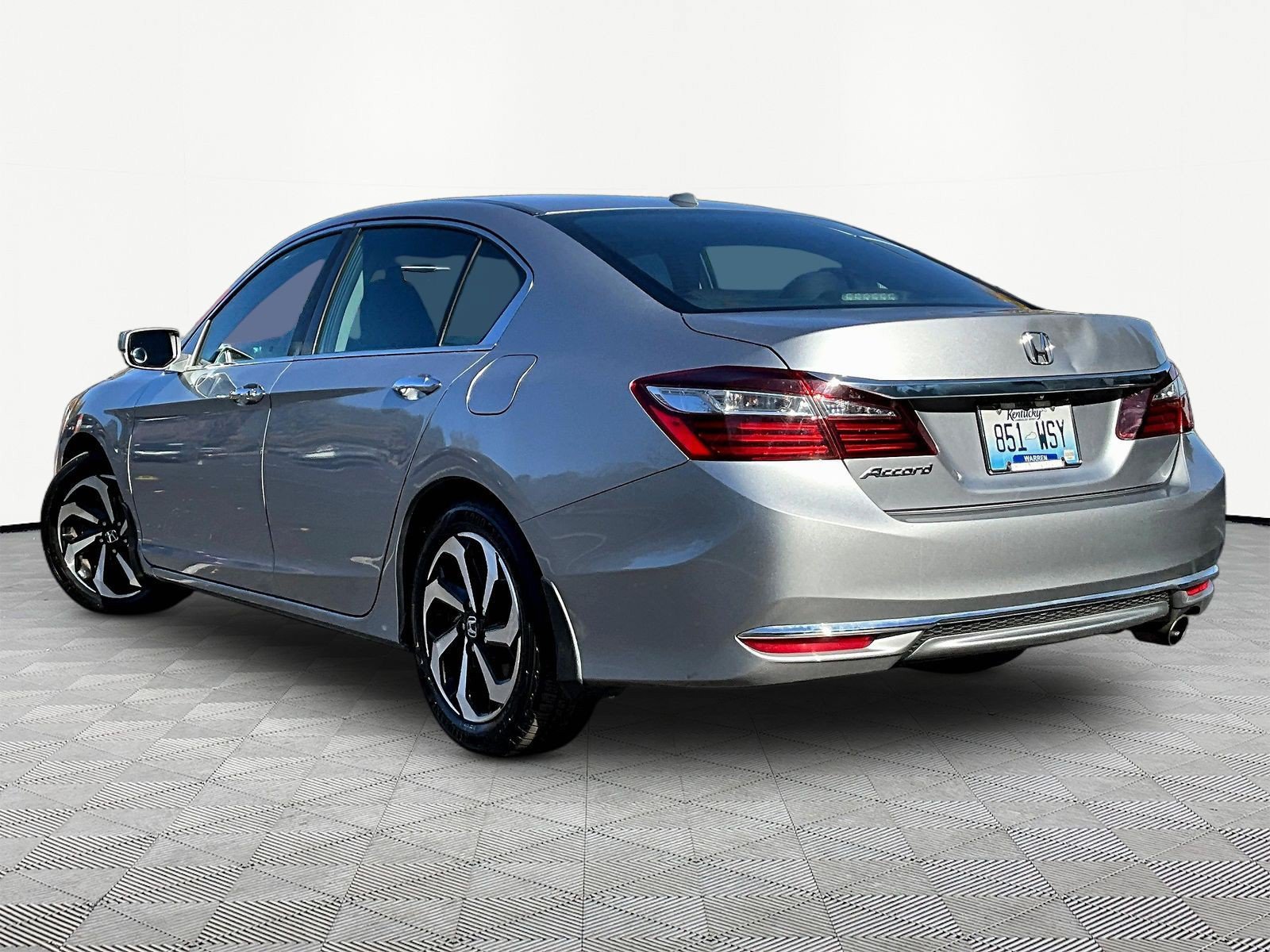 Used 2017 Honda Accord EX-L image 4