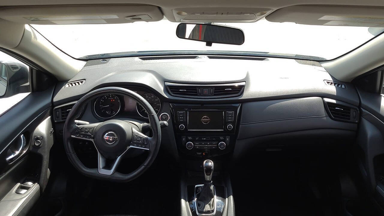 Used 2018 Nissan Rogue SV w/ Premium Package AWD/4WD image 3
