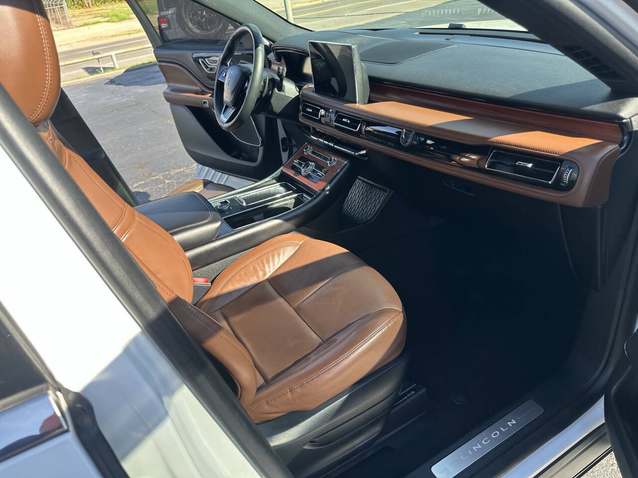 Used 2021 Lincoln Aviator Reserve w/ Equipment Group 201A AWD/4WD image 17