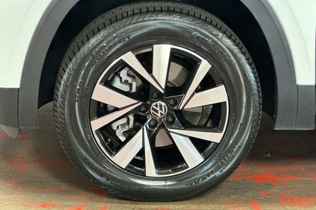Certified 2023 Volkswagen Atlas Cross Sport SE FWD image 34