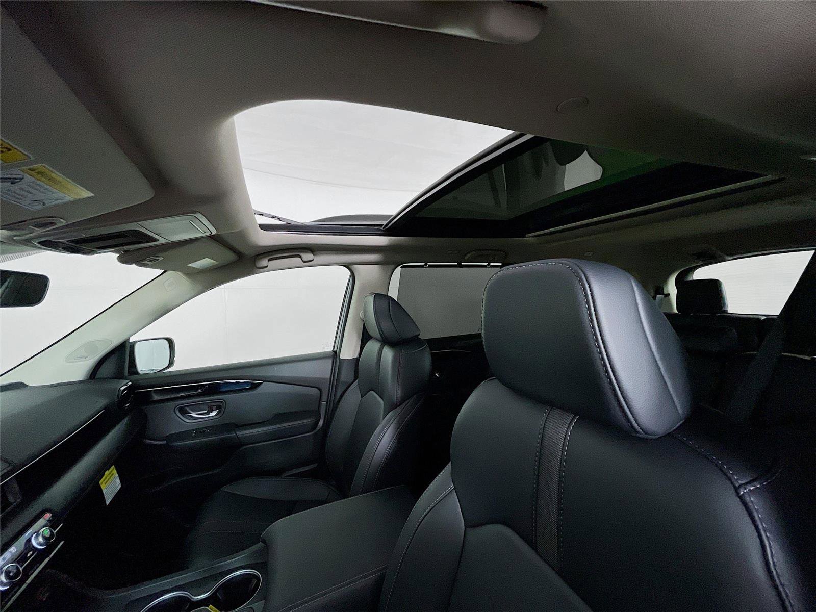 Used 2025 Honda Pilot Touring image 13