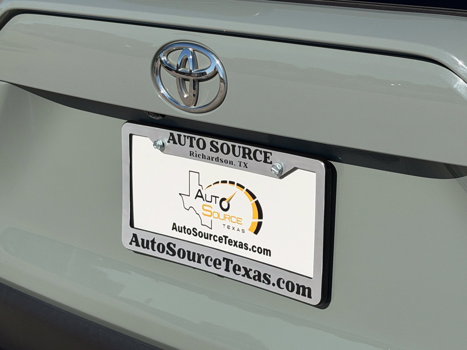 Used 2020 Toyota RAV4 XLE Premium FWD image 10