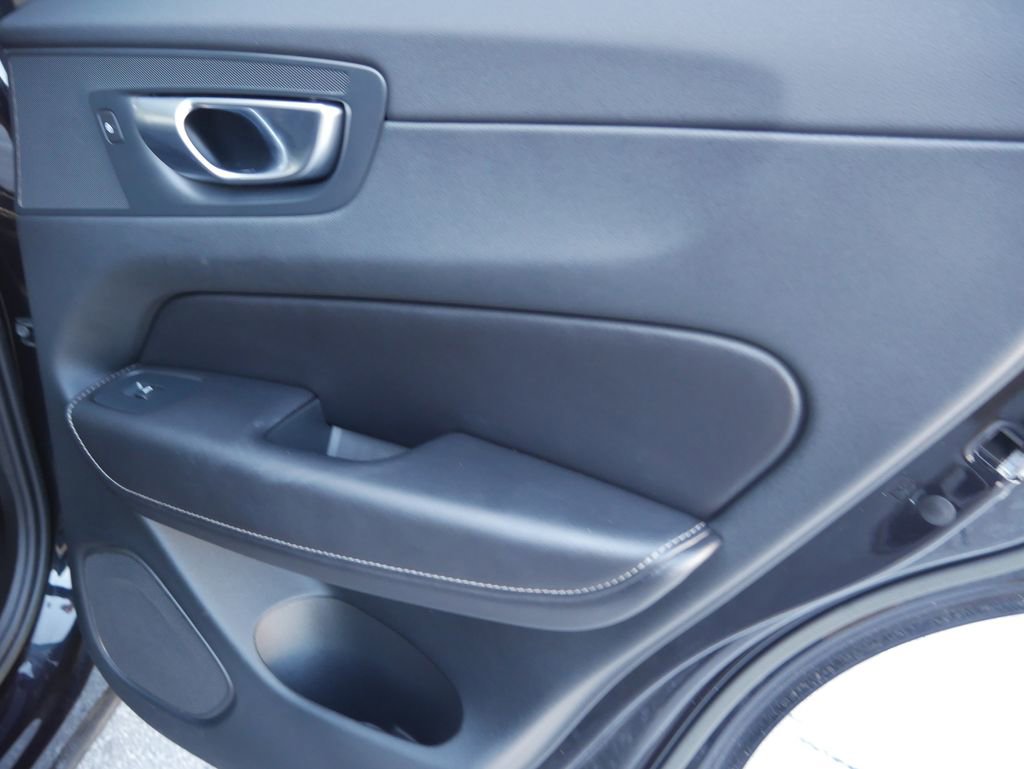 Used 2023 Volvo XC60 T8 Ultimate w/ Climate Package image 32