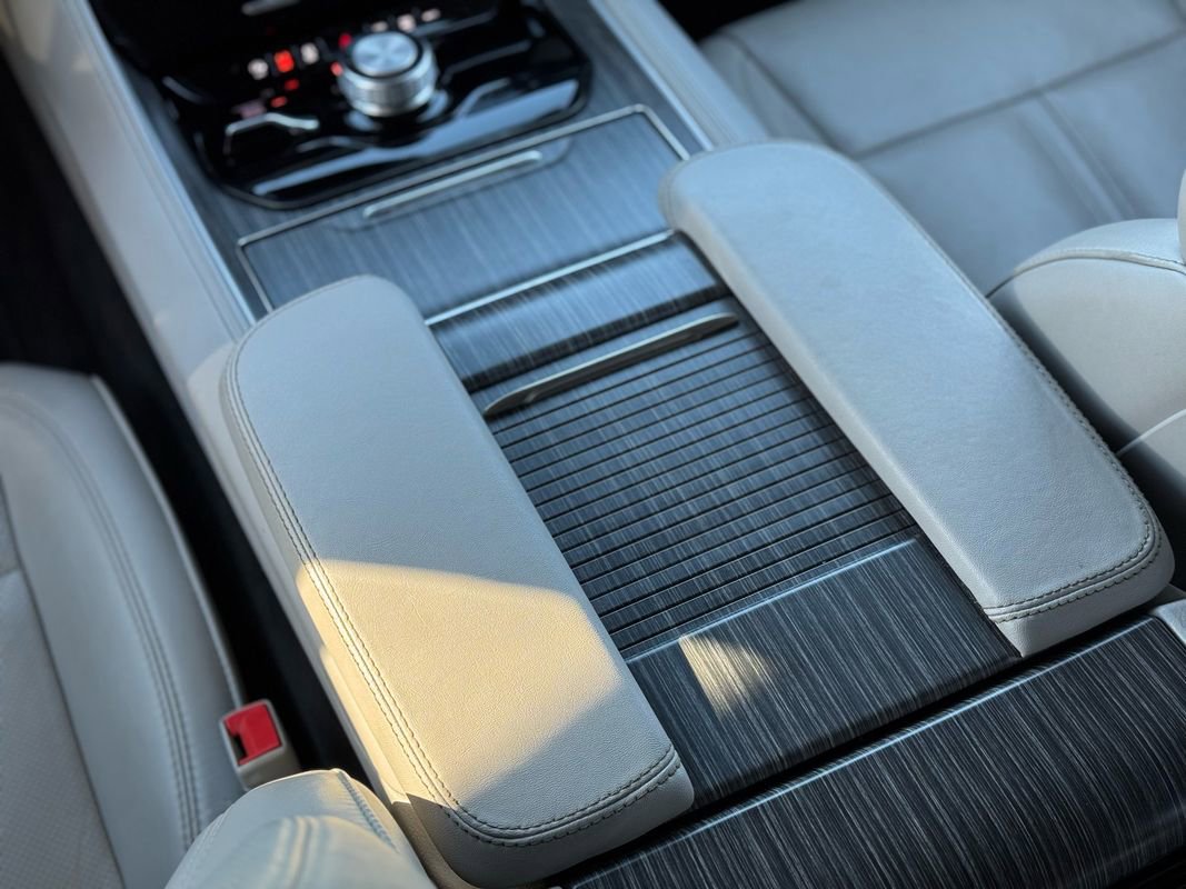 Used 2024 Jeep Wagoneer L Series II w/ Flexible Seating Group image 17