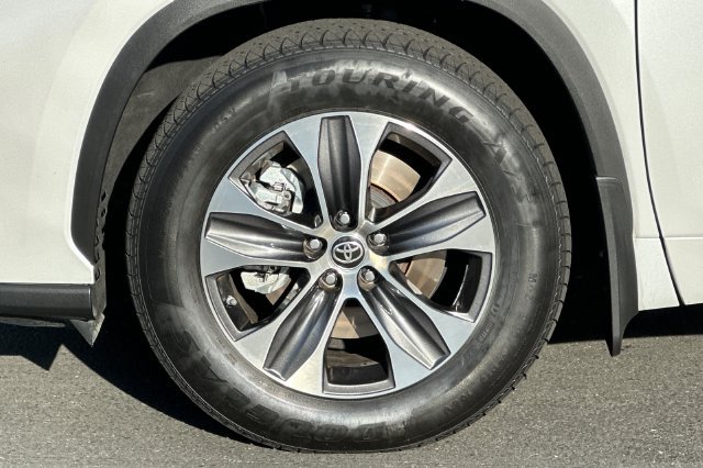 Used 2023 Toyota Highlander XLE FWD image 30