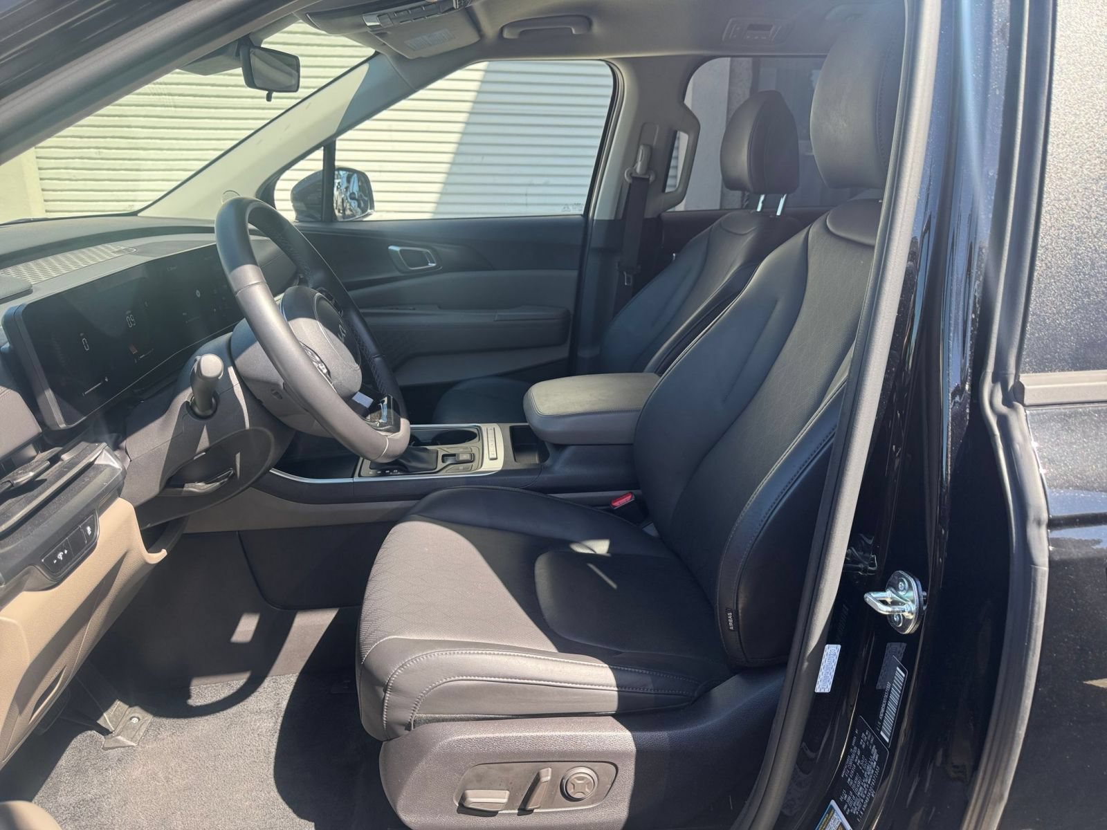 Used 2026 Kia Carnival FWD image 28