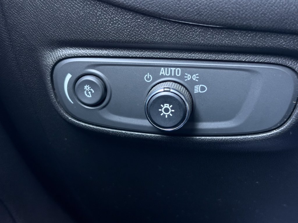 Used 2020 Chevrolet Equinox LT AWD/4WD image 32