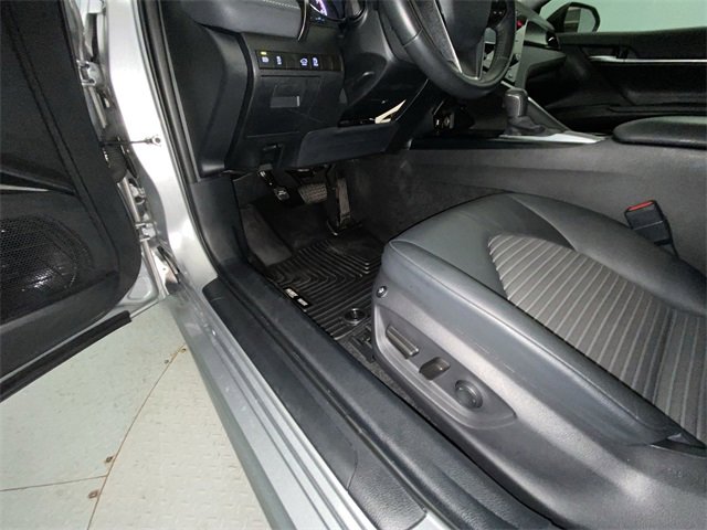 Used 2020 Toyota Camry SE image 12