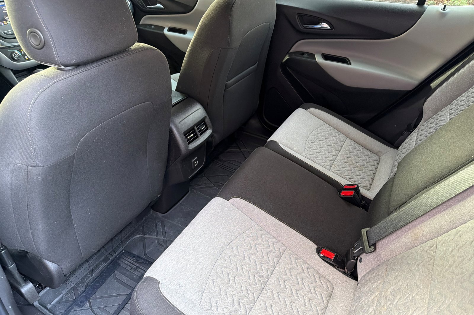 Used 2024 Chevrolet Equinox LS w/ LS Convenience Package image 12