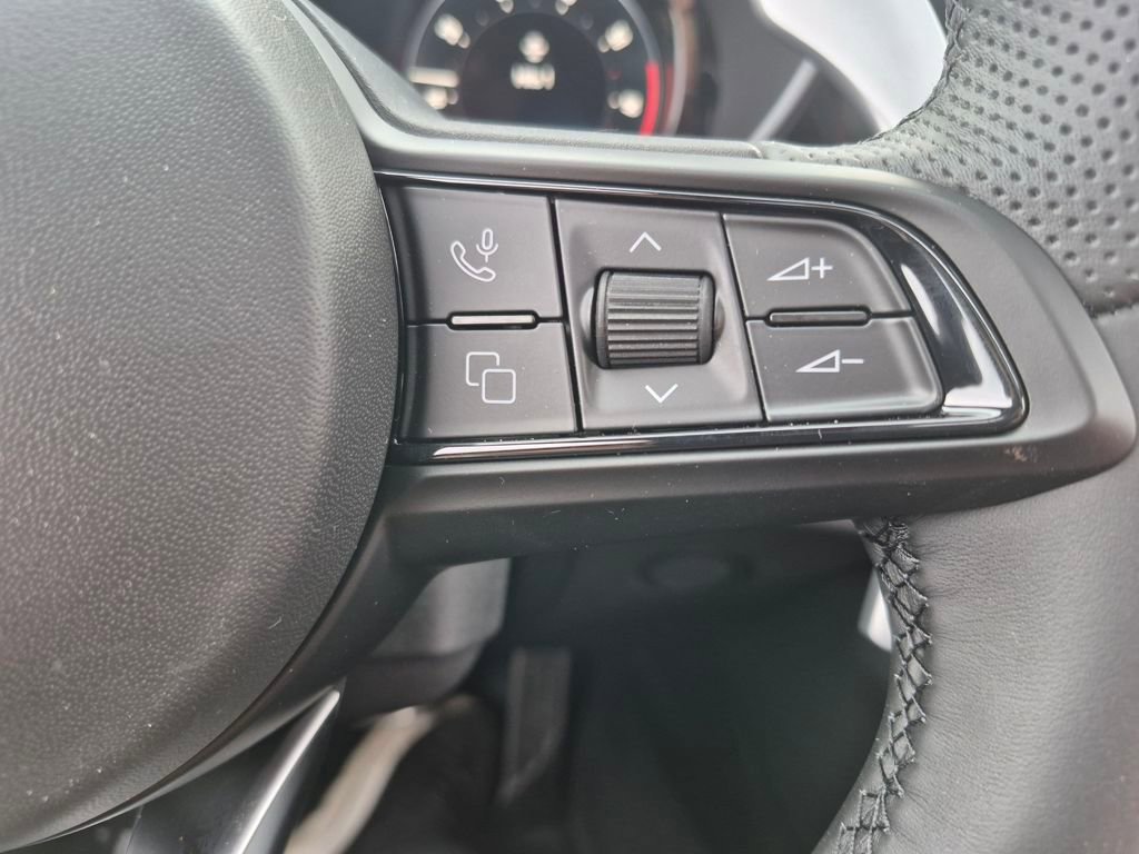 New 2025 Alfa Romeo Giulia AWD w/ Driving Assist Package image 18