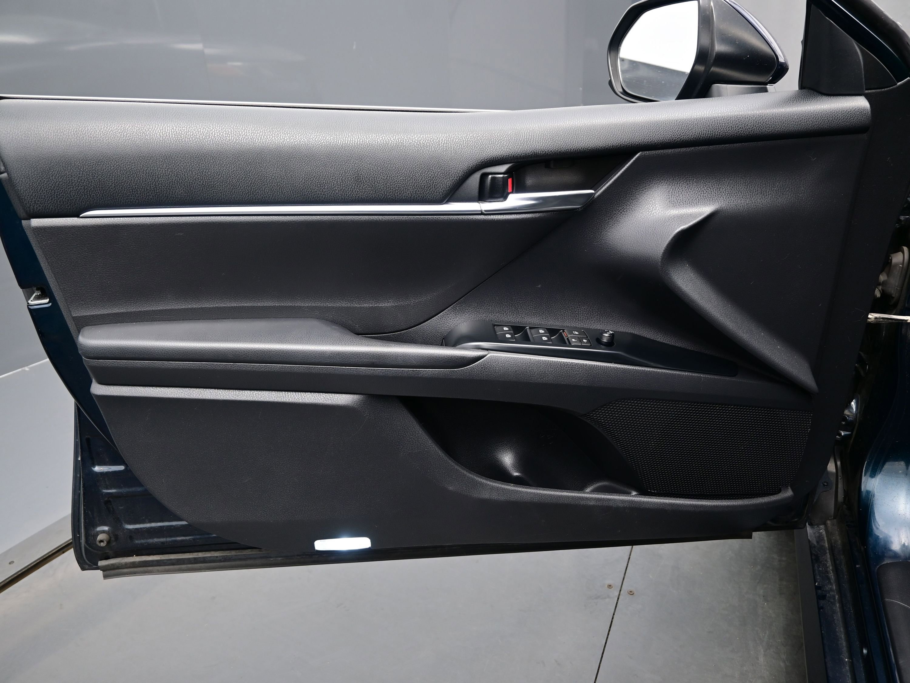 Used 2019 Toyota Camry LE image 9