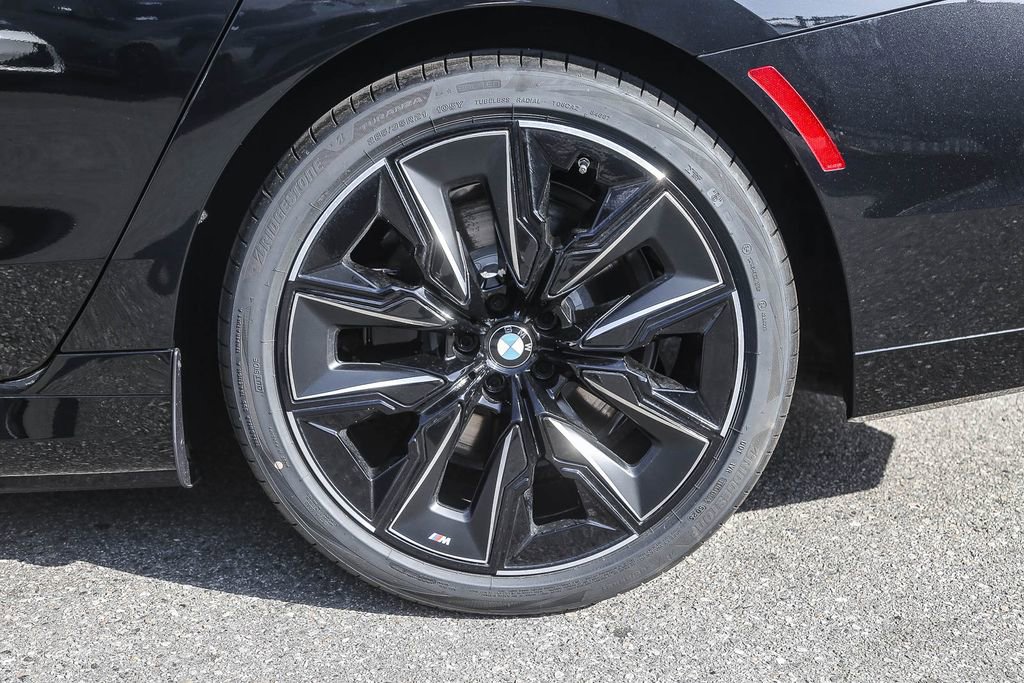 New 2026 BMW 750e xDrive AWD/4WD image 8
