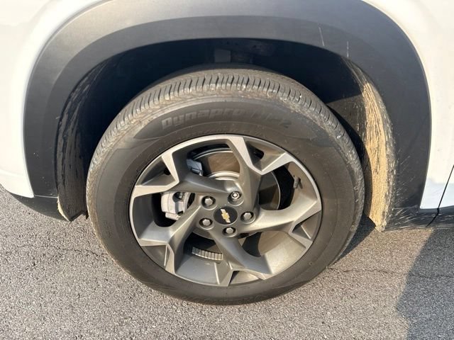 Used 2025 Chevrolet Trax LT FWD image 7