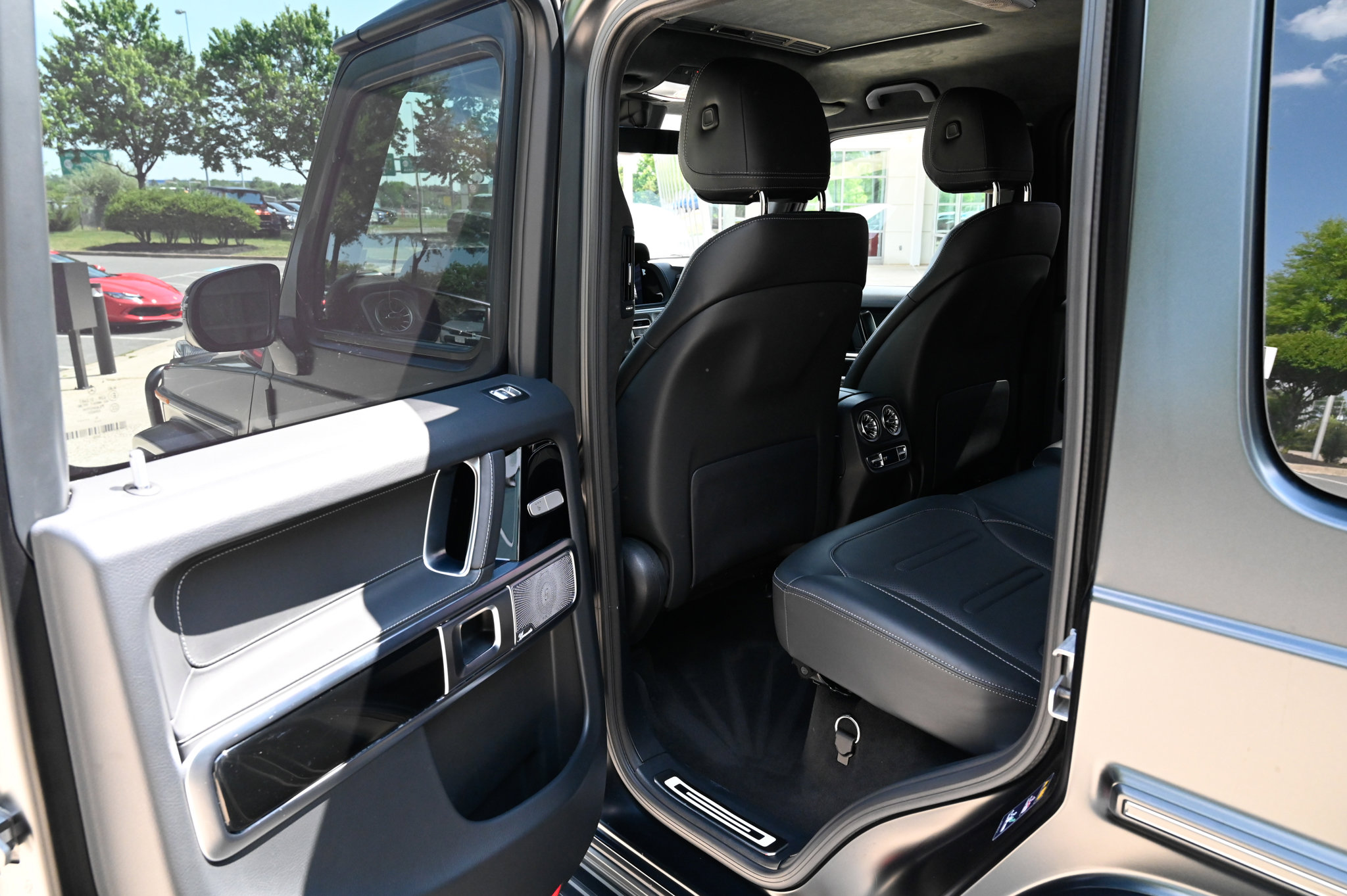 Used 2025 Mercedes-Benz G 550 image 32
