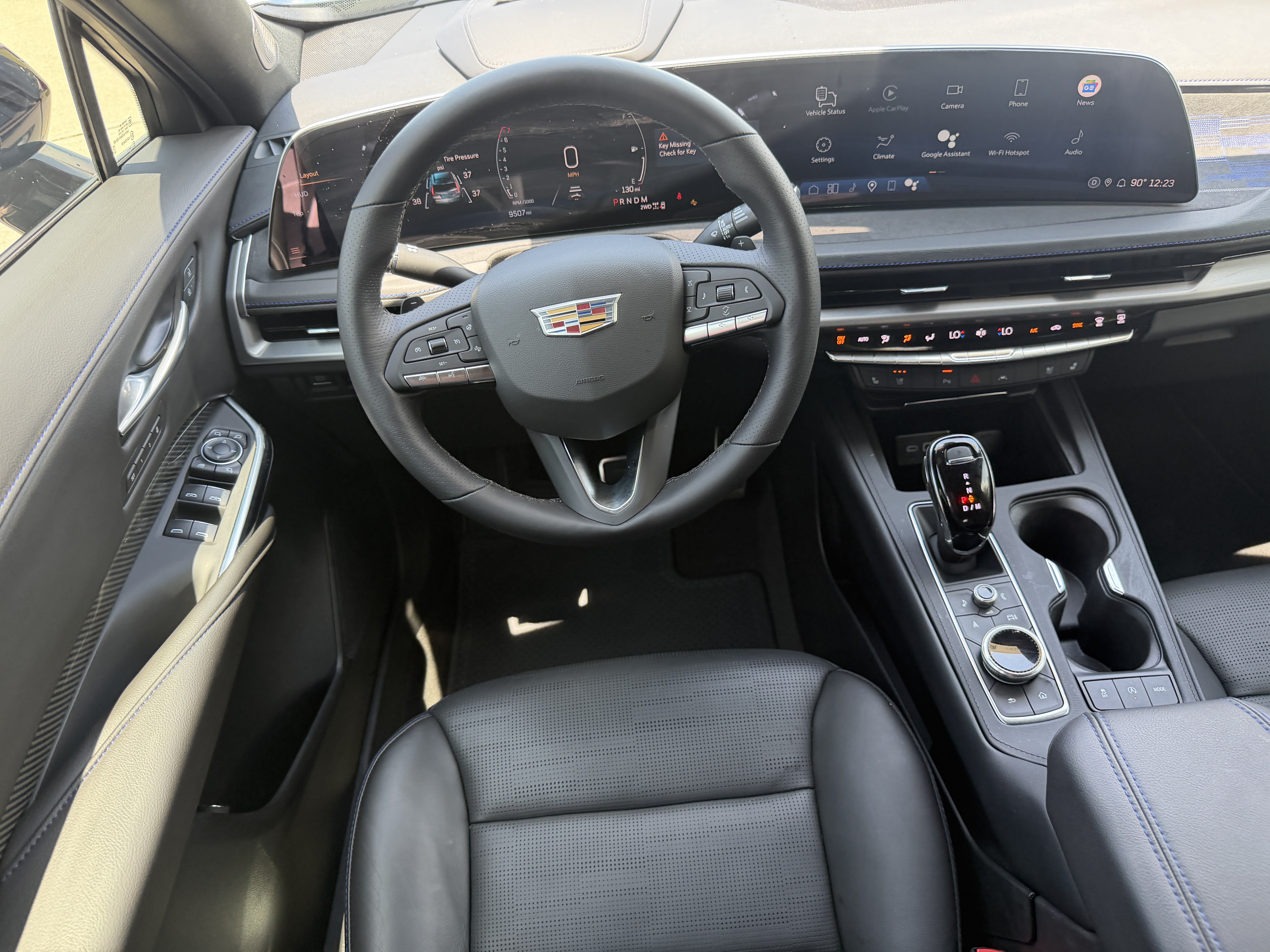 Used 2025 Cadillac XT4 Sport w/ LPO, Onyx Lite Package AWD/4WD image 14
