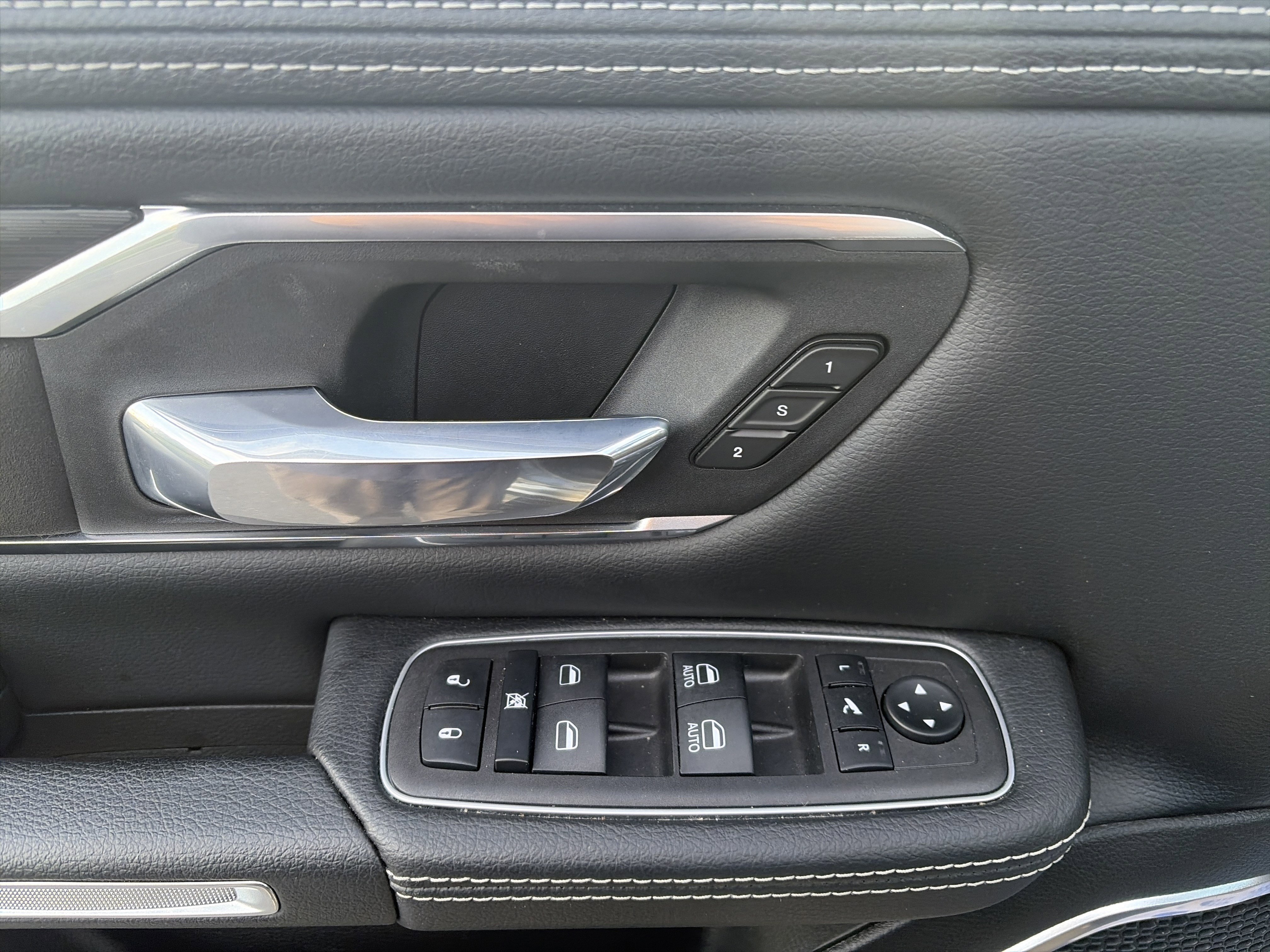 Used 2024 RAM 1500 Laramie image 19