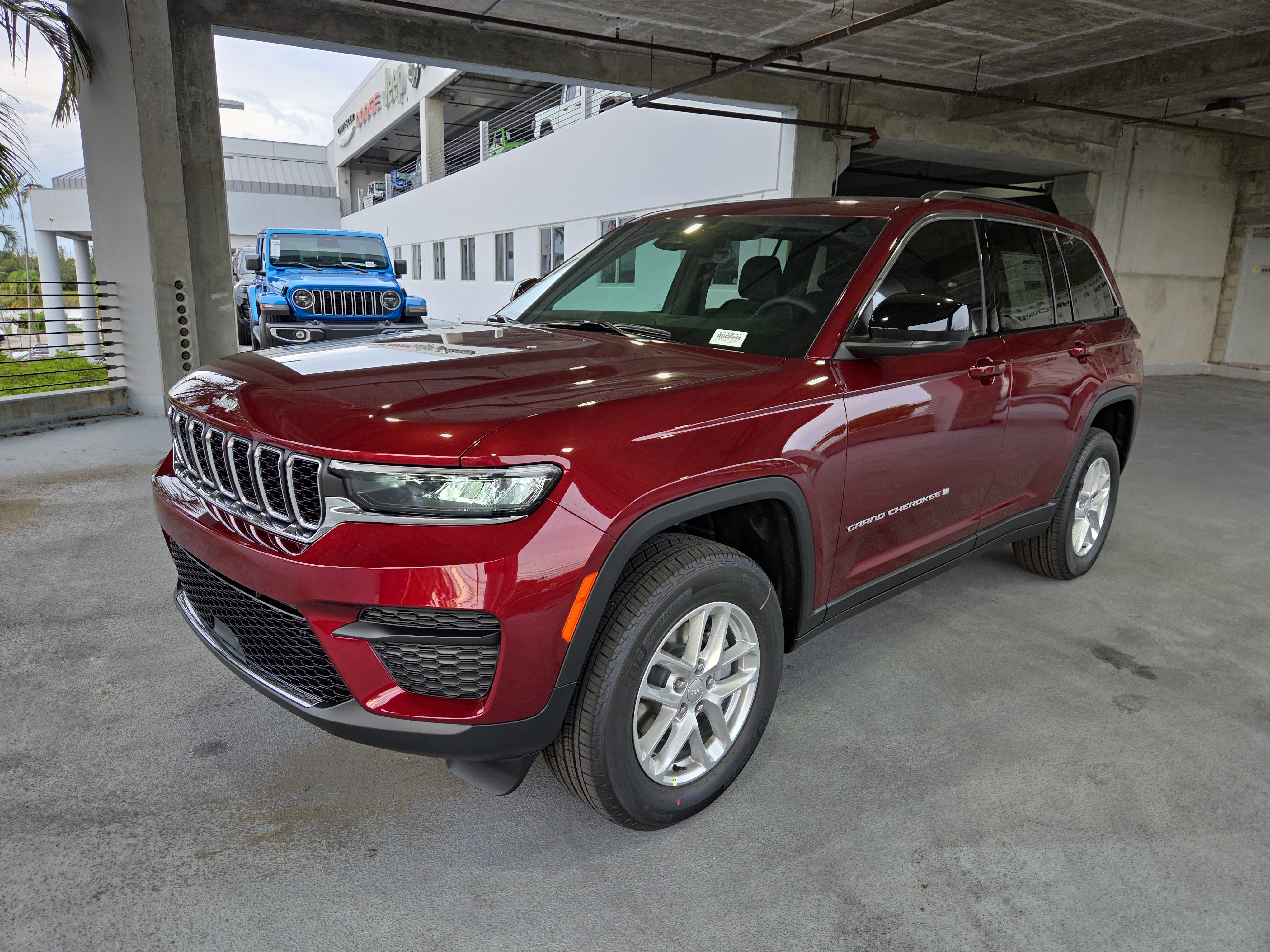 New 2025 Jeep Grand Cherokee Laredo X image 9