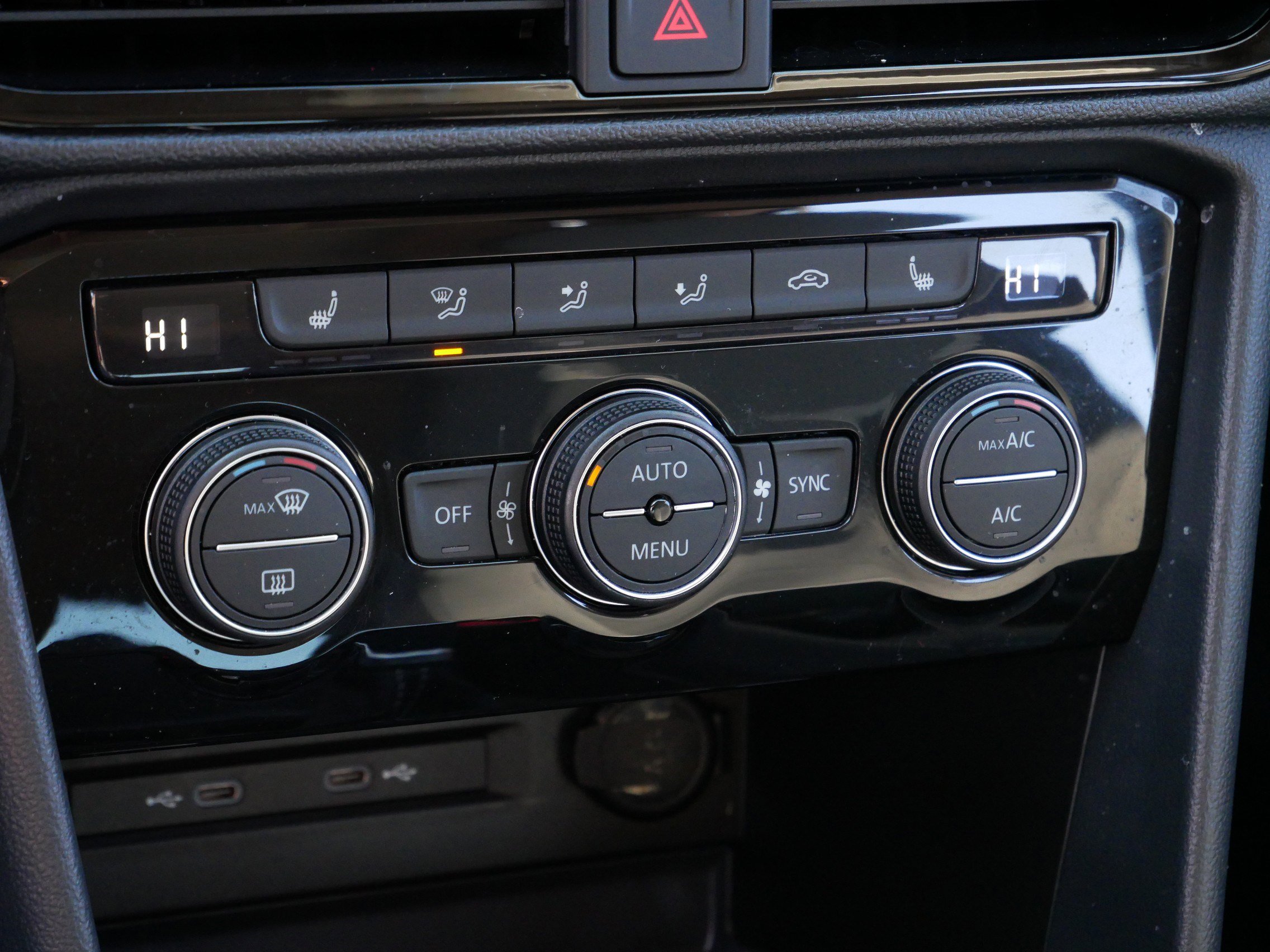 Used 2024 Volkswagen Taos SE w/ Panoramic Sunroof Package image 23