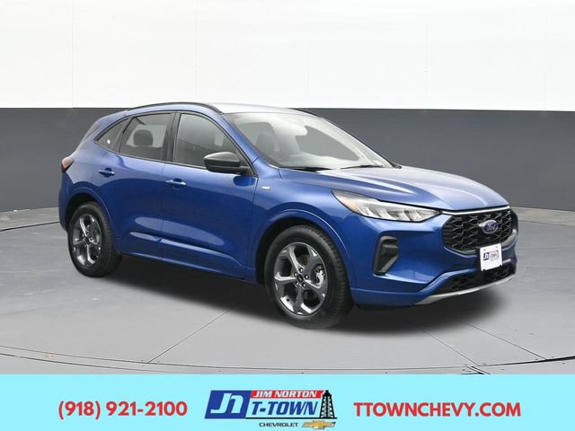Used 2023 Ford Escape ST-Line w/ Tech Pack #1 FWD image 1