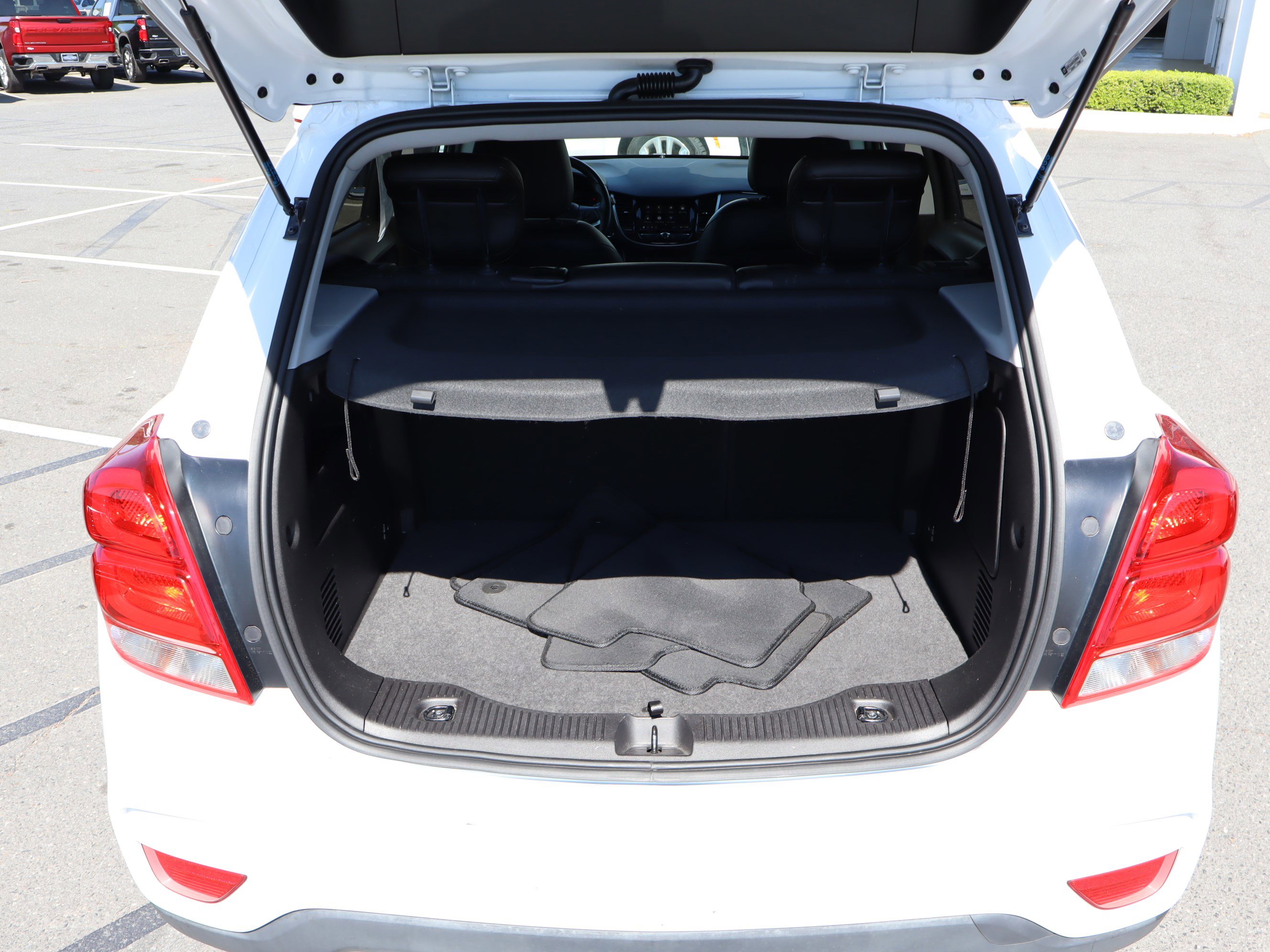 Used 2018 Chevrolet Trax LT w/ LT Convenience Package image 32