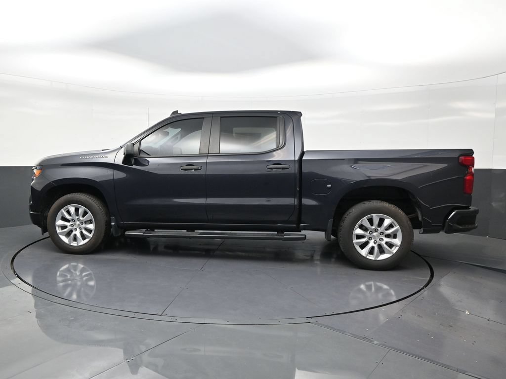 Used 2023 Chevrolet Silverado 1500 Custom RWD image 2