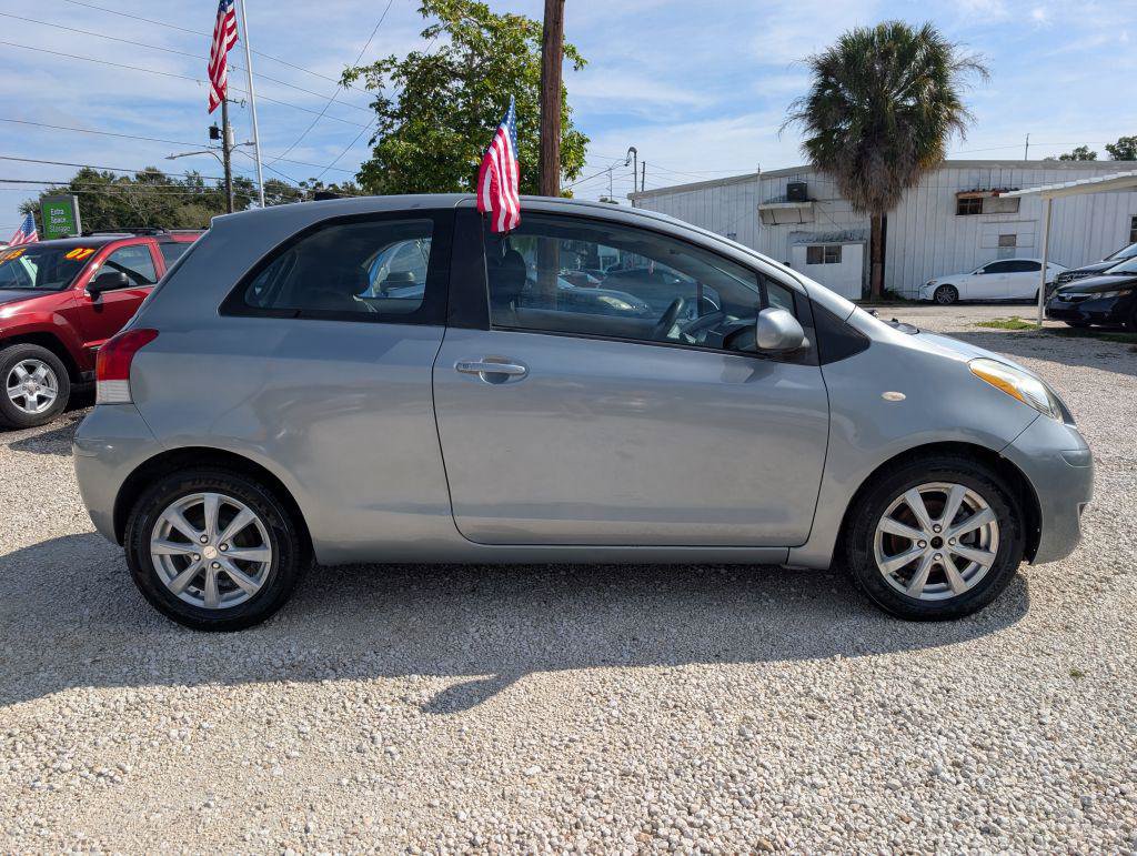 Used 2009 Toyota Yaris 2-Door Hatchback FWD image 4