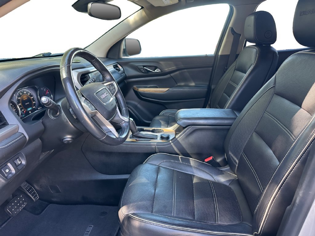 Used 2019 GMC Acadia Denali w/ Technology Package FWD image 11